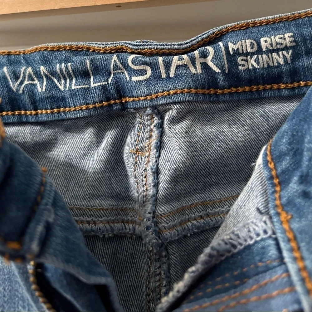 Vanilla star mid rise, skinny jeans girl, size 11 Embroidery flowers